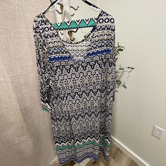 This is a beautiful dress - Picture 5 of 6